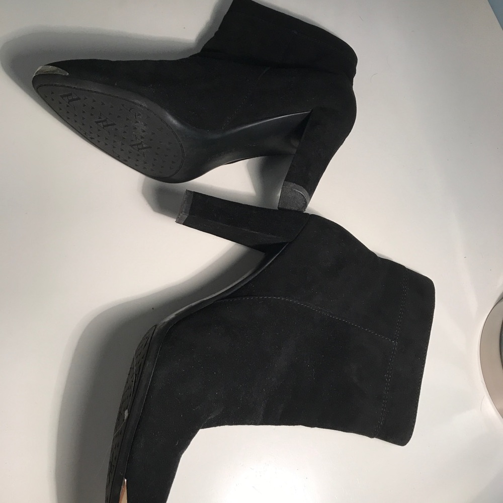 Perfect Black high heel  suede boots!